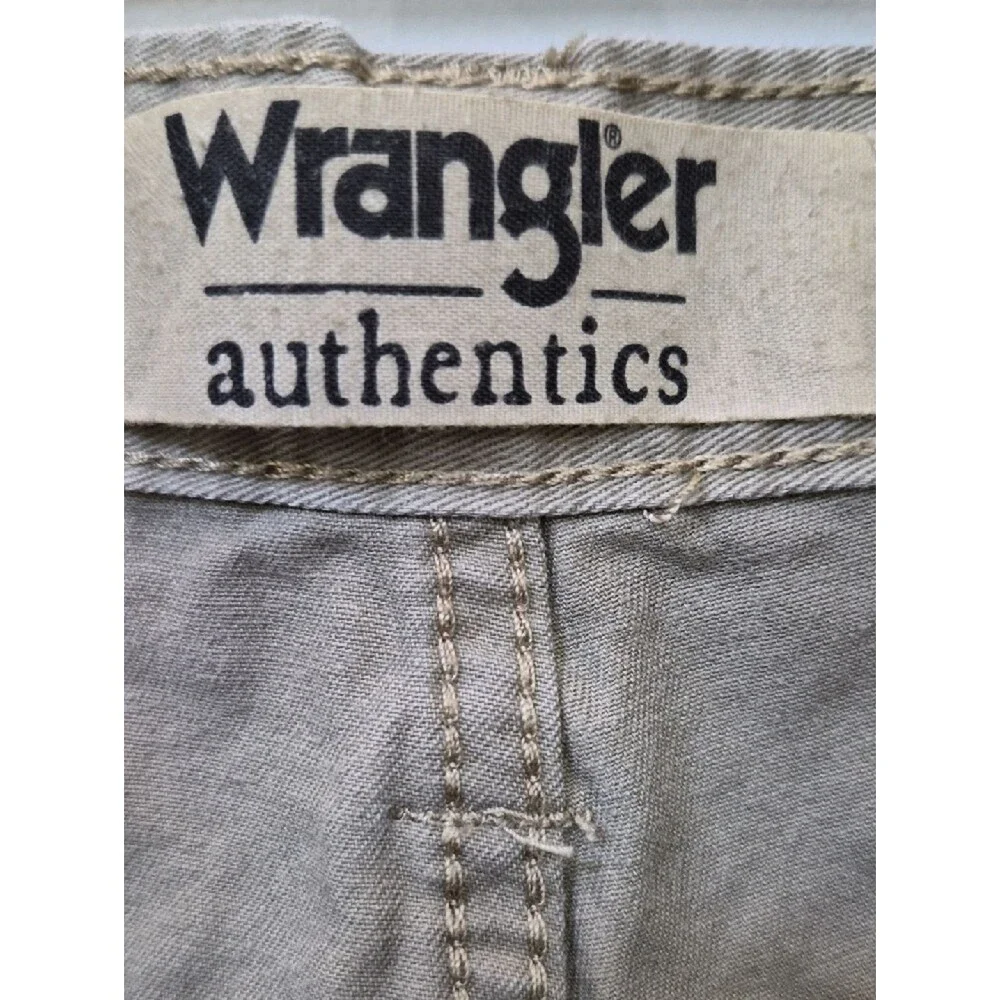 Wrangler Authentic Men's 33x10 Cargo Shorts Khaki Tan 6 Pocket Classic Chore